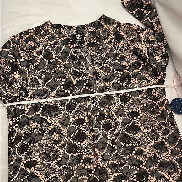 Bobeau SNAKE SKIN PRINT  Blouse - Picture 7 of 13